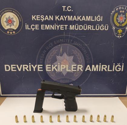 Polis takibiyle üzerindeki korsede tabancayla yakalanan alkollü sürücüye 250 bin lira ceza