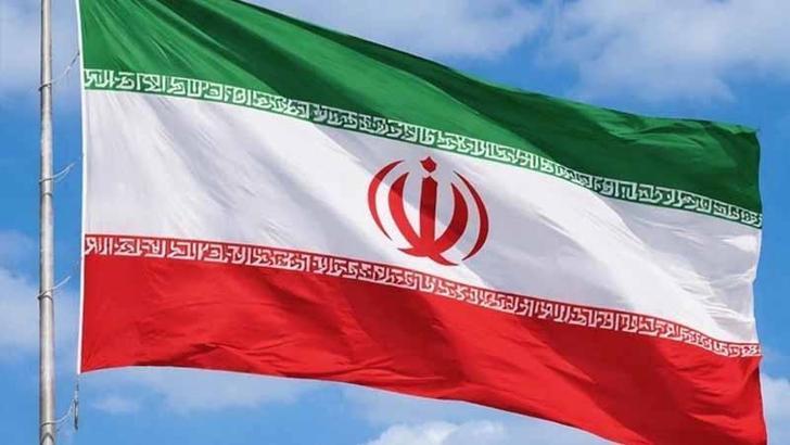 İran: Basra Körfezi'nde petrol transferi yapan 4 gemi vuruldu