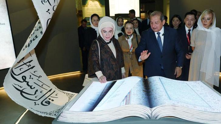 Emine Erdoğan, Özbekistan'da İmam Buhari Türbesi'ni ziyaret etti