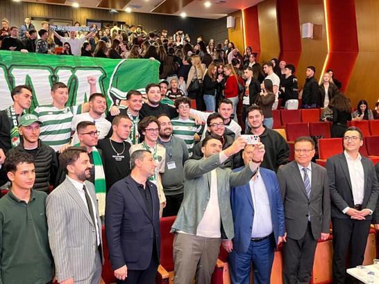 Bursaspor Başkanı Enes Çelik ve futbolcular, Mudanya Üniversitesi’nde öğrencilerle buluştu