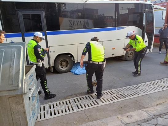 Manisa’da servis minibüsünün çarptığı bisikletli çocuk öldü