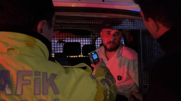 Bursa’da polisten kaçarken trafik lambasına çarpan alkollü sürücüye 420 bin lira ceza