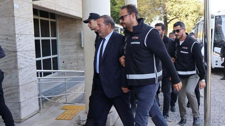 Milas Belediyesi'ne operasyonda başkan ve oğlu dahil 18 tutuklama