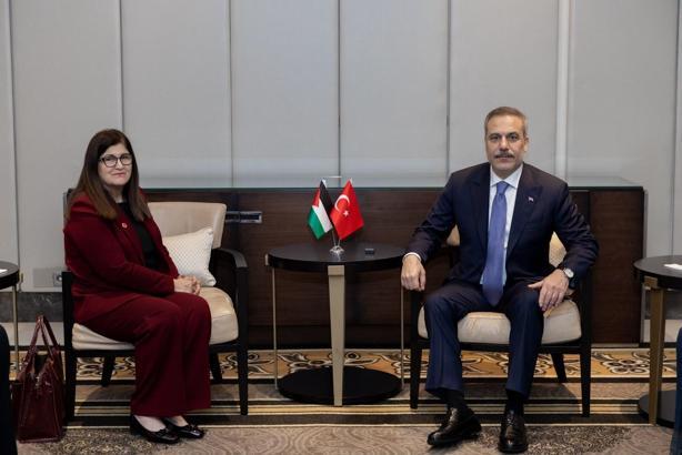 Bakan Fidan, Filistin Dışişleri Bakanı Şahin ile bir araya geldi