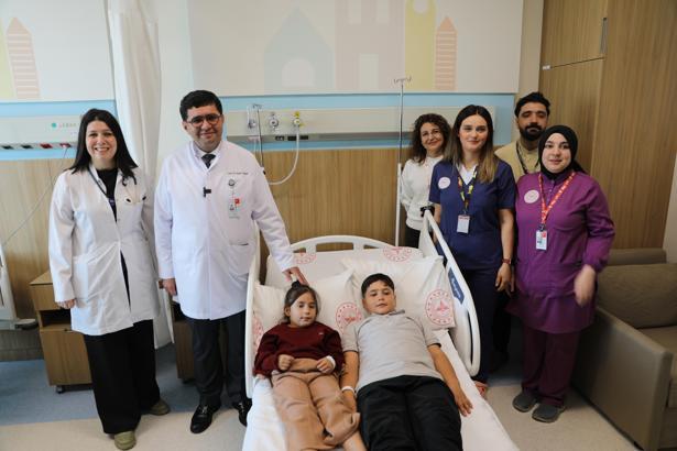 Gaziantep’te iki kardeşin kalbindeki delik aynı gün kapatıldı