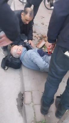 Tamir ettiği çatıdan düşüp yaralandı