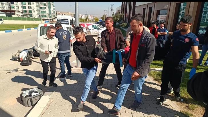 Otomobilin çarptığı motosikletin sürücüsü ağır yaralandı