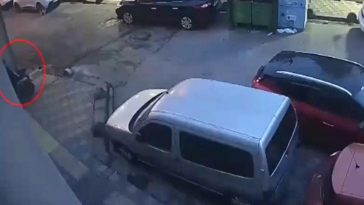 Esenler'de motosiklet hırsızlığı kamerada; 1 kişi tutuklandı
