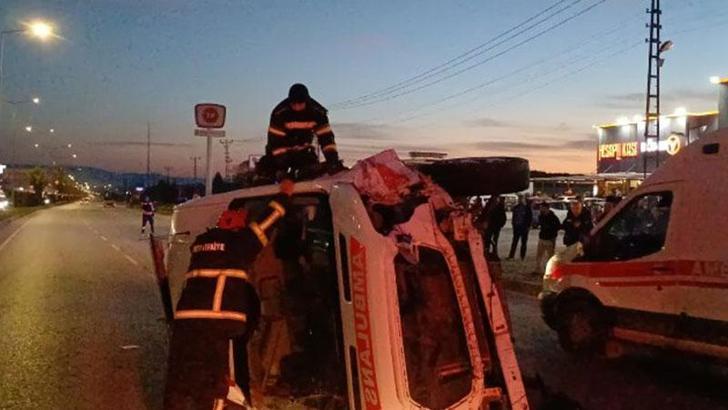 Çorum'da ambulans ile otomobil çarpıştı: LPG tankı yola savruldu
