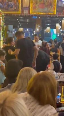 Sahnede rahatsızlanan Hakkı Bulut hastaneye kaldırıldı