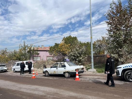 Otomobille hastaneye götürülürken yolda öldü