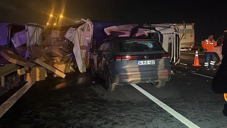 Otoyolda karşı şeride geçen TIR otomobile çarptı: 1 ölü, 2 yaralı