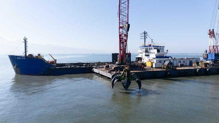 İzmir'de körfezden 1,5 milyon ton dip çamuru çıkarıldı; rota kuzeye çevrildi