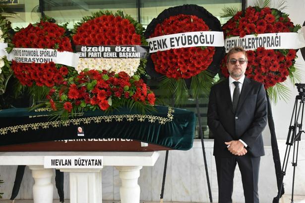 Oyuncu Engin Altan Düzyatan'ın babası son yolculuğuna uğurladı
