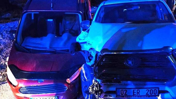 Adıyaman'da iki hafif ticari araç çarpıştı; 8 yaralı