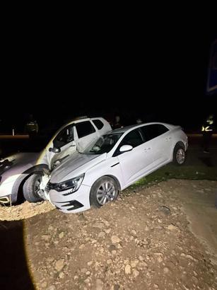 Mardin'de iki otomobil çarpıştı: 6 yaralı