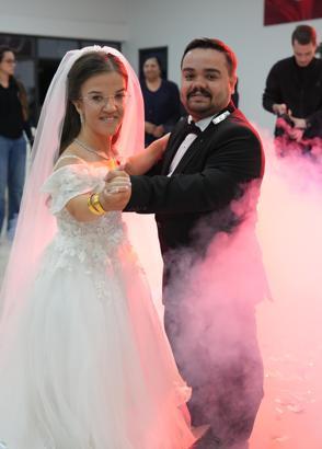 Akondroplazi hastası çift, dünyaevine girdi