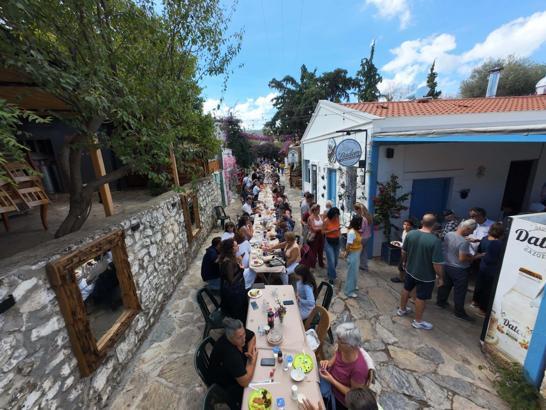 Eski Datça Mahallesi'nde 100 metrelik halk sofrası kuruldu