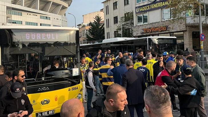 Fenerbahçeli taraftarlar, Rams Park’a gitmek için toplandı