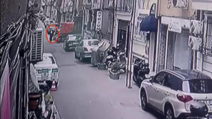 Şişli’de çatıdan düşerek ölen Kazakistanlı kadının son görüntüleri; ev arkadaşıyla sevgilisi serbest bırakıldı