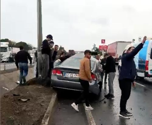 Tekirdağ'da direğe çarpan otomobilin sürücüsü yaralandı