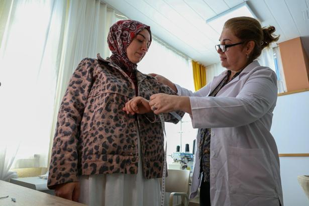 Aydın Büyükşehir Belediyesi Kadın Yaşam Atölyesi'nde eğitimler sürüyor