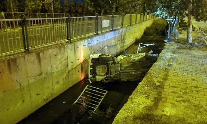 Kayseri’de otomobil sulama kanalına uçtu: 2 yaralı