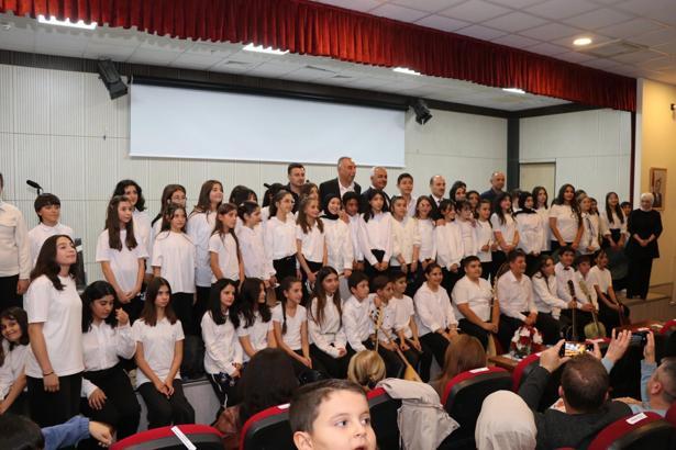 Oltu’da 130 öğrenciden Cumhuriyet konseri