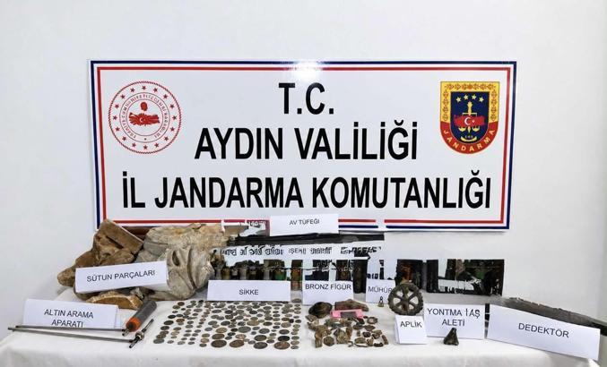 Karacasu’da 157 sikke ve tarihi objeler ele geçirildi