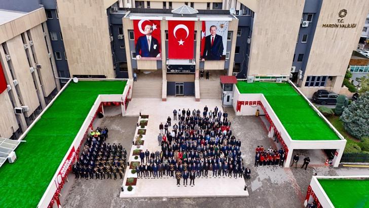 Mardin’de Cumhuriyet Bayramı kutlamaları çelenk sunma töreniyle başladı