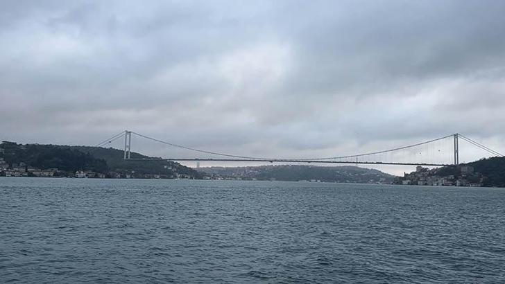 İstanbul Boğazı'nda 'Antonia S' isimli geminin geçişi nedeniyle trafik askıya alındı
