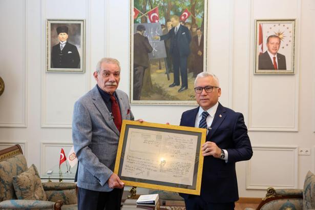 110 yıl sonra ulaşılan belgeler, esir yüzbaşının torununa teslim edildi