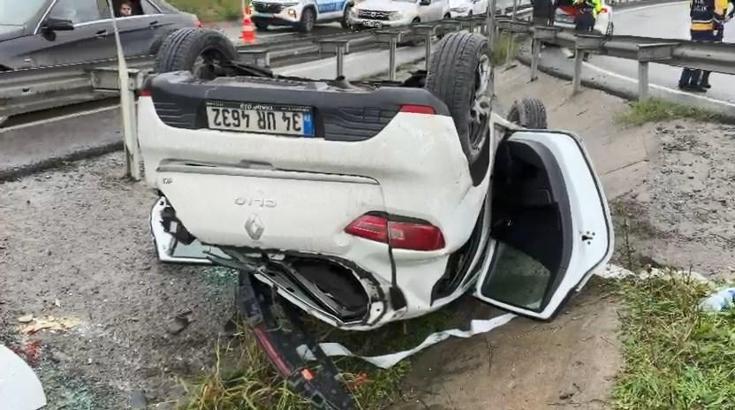 Eyüpsultan'da bariyerleri aşan otomobil devrildi: 3 yaralı