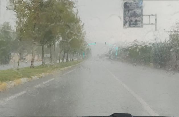 Mardin'de sağanak; ev ve iş yerlerini su bastı