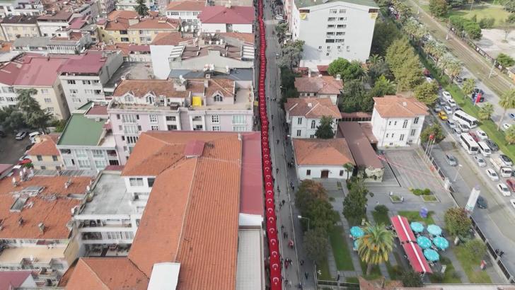 Samsun’da 1919 metrelik bayrakla ‘Cumhuriyet Yürüyüşü’