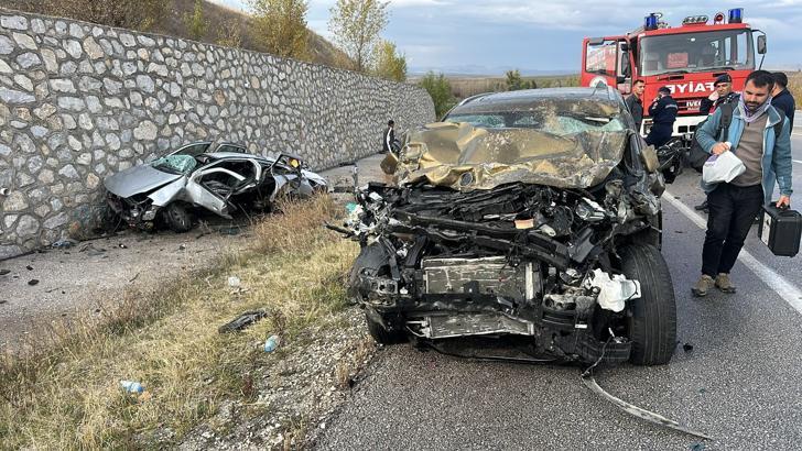 Çorum’da otomobil ile cip çarpıştı; 4 ölü, 2 yaralı