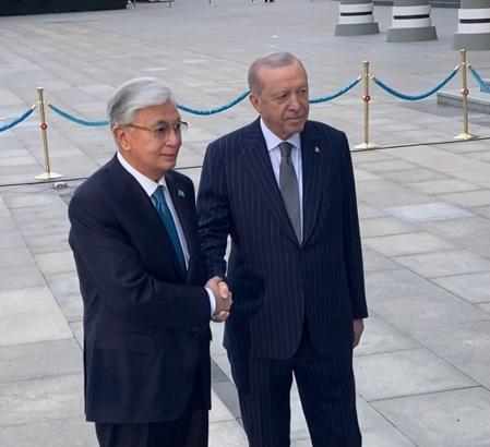 Cumhurbaşkanı Erdoğan, Kazakistan Cumhurbaşkanı Tokayev'i karşıladı
