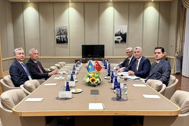 Bakan Bolat, Kazakistan Başbakan Yardımcısı Jumangarin ile görüştü