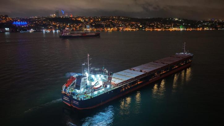 İstanbul Boğazı'nda makine arıza yapan gemi nedeniyle boğaz trafiği askıya alındı