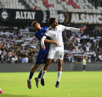 Altay'da Salih'ten profesyonel imza