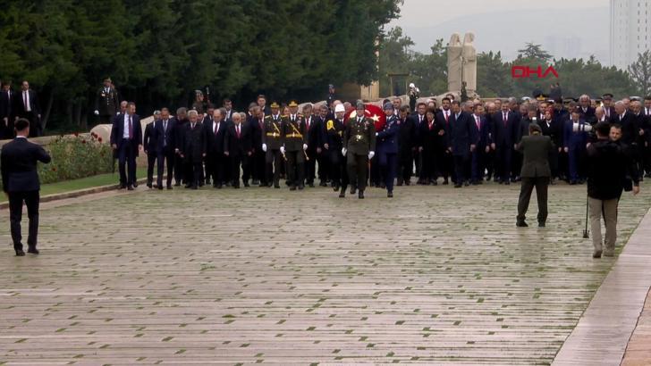 Cumhurbaşkanı Erdoğan ve Devlet Erkanı Anıtkabir'i ziyaret etti