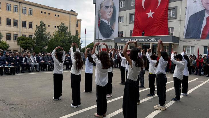 Derik'te Cumhuriyet’in 103’üncü yılı coşkuyla kutlandı