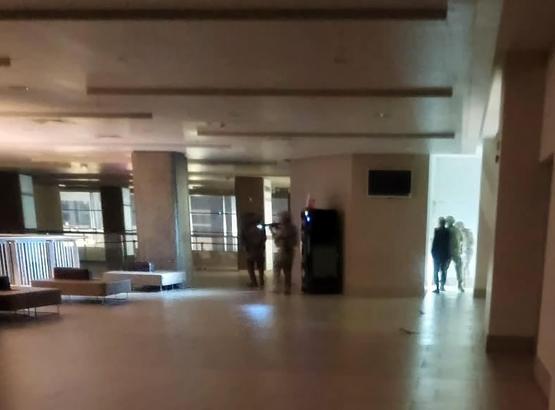 Hastanede kızını vurmak isteyen baba polisin operasyonu ile yakalandı