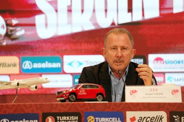 TFF: Tüm milli futbolcularımız, Sergen Yalçın ve teknik ekibinin kendileriyle yaptığı fikir alışverişinden büyük memnuniyet duyduklarını belirtmektedir