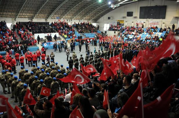 Trakya'da Cumhuriyet Bayramı kutlamaları hava muhalefeti nedeniyle salonlarda yapıldı