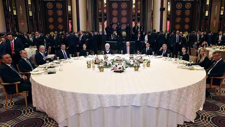 Emine Erdoğan'dan TDT liderleriyle akşam yemeği paylaşımı