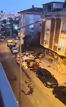 Kağıthane’de balkondaki kedilerle ilgilenilmediğini farkedince şüphelendi; komşusu evde ölü bulundu