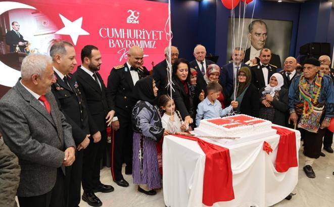 Burdur'da Cumhuriyet Bayramı resepsiyonu