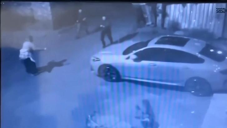 Beyoğlu’nda eşinin babasının evini bastı; kayınpederine saldırdı, havaya ateş açtı