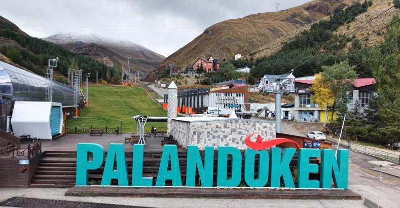 Palandöken Dağı’nın zirvesi karla kaplandı